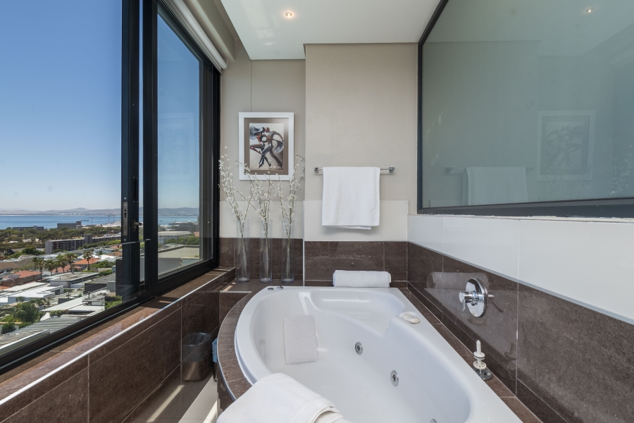 To Let 3 Bedroom Property for Rent in Green Point Western Cape